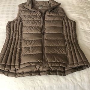 32 degree tan vest size medium
